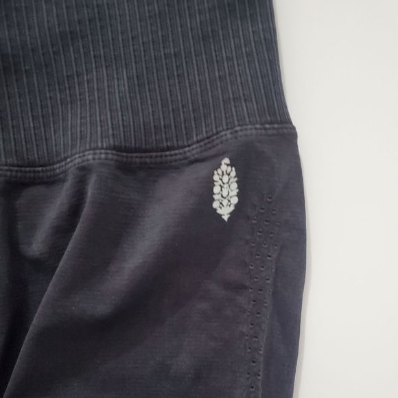 New free people good karma movement short sizes M/L and xs/s - Picture 7 of 11